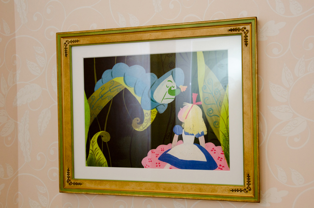 東京ディズニーランドホテル「ディズニーふしぎの国のアリスルーム」©Disney