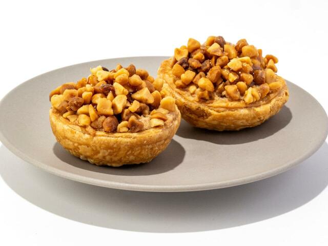 「タルティミニ マカダミアん」＜価格：1個 390円（税込）＞【GWもこれを選べば間違いなし！「グランスタ東京」「グランスタ丸の内」2024年オープンショップ“一番売れた逸品”をご紹介！】