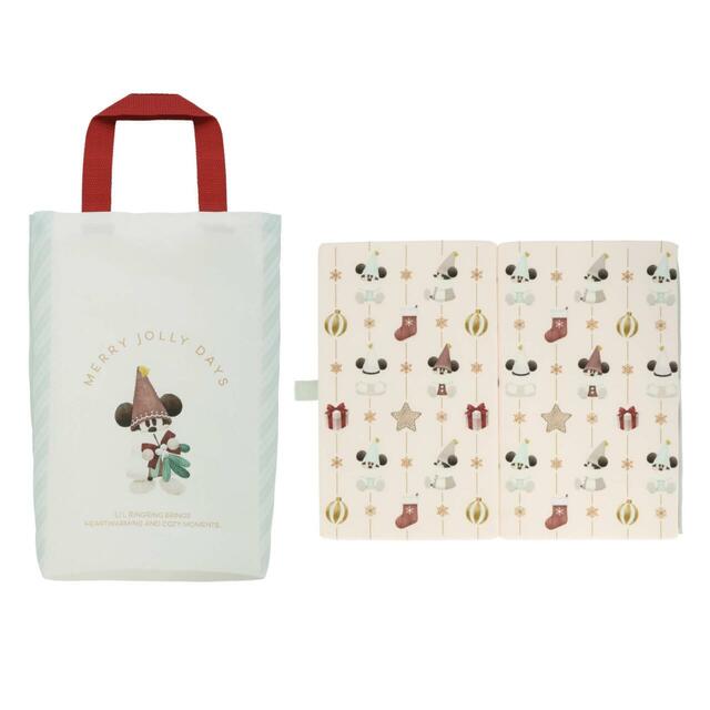 ポータブルクッション 2,500円｜東京ディズニーリゾート「ディズニー・クリスマス」スペシャルグッズ｜販売店舗：東京ディズニーランド「ディズニー＆カンパニー」、東京ディズニーシー「エンポーリオ」｜発売日：2025年11月10日（月）