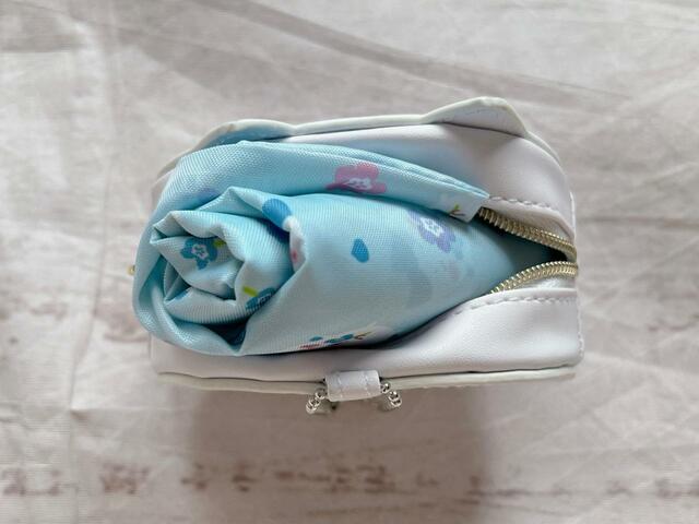 くるくる丸めてコンパクトにしてから収納します！