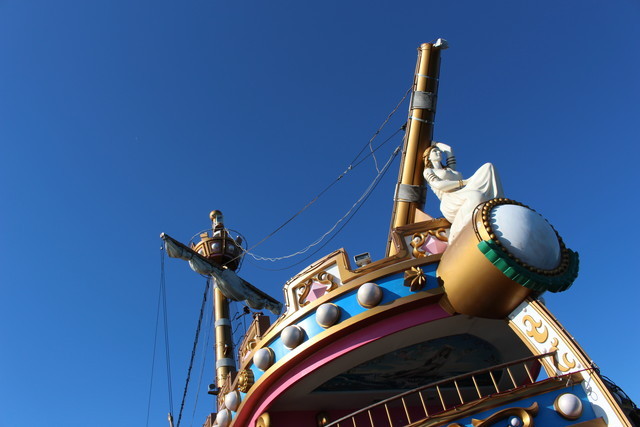 舳には美人も座っている 