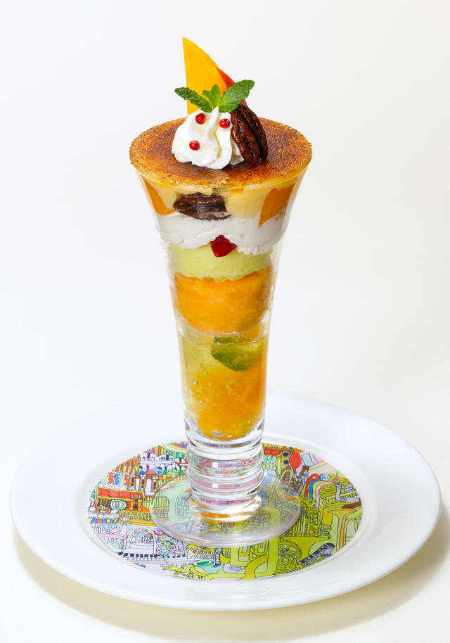 コースターに、「金沢アート工房」のアーティスト・輪島 貫太氏のデザインを採用【ロイヤルホスト『Apple Mango〜メキシコを感じて〜』】