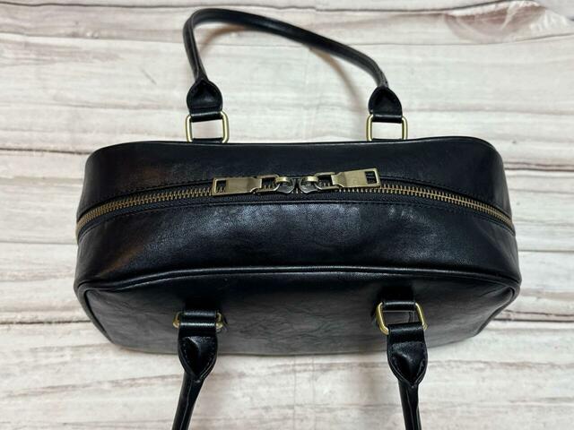 Wファスナーで開けやすい