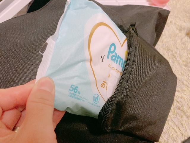 【無印良品 撥水ワンショルダーバッグ】おしり拭きやウェットティッシュも袋ごと入れられます