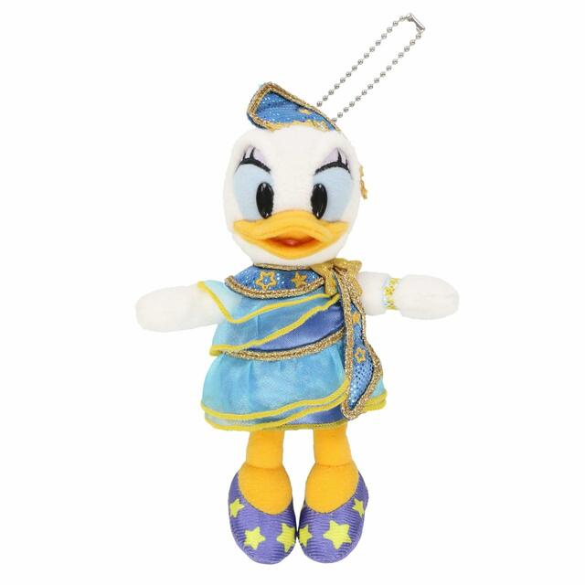 ぬいぐるみバッジ 2,600円｜サイズ：高さ約15cm｜東京ディズニーリゾート40周年“ドリームゴーラウンド”スペシャルグッズ｜発売日：2023年4月10日（月）｜販売店舗：東京ディズニーランド「グランドエンポーリアム」、東京ディズニーシー「エンポーリオ」