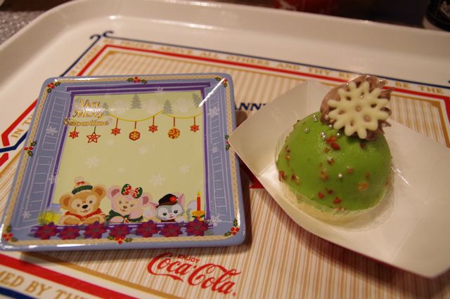 ホワイトチョコレートムースケーキ、スーベニア付き880円