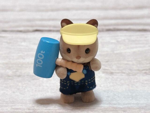 ハンマーも持たせた図。やんちゃな雰囲気がかわいすぎる…！