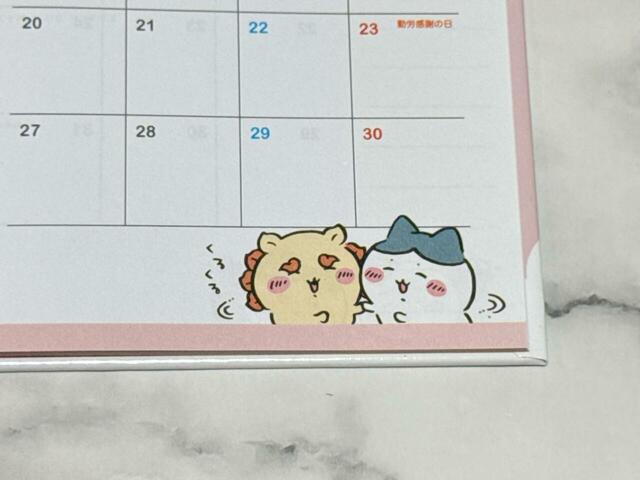 「福の神編」にて道で偶然出会ったハチワレ&シーサー。ぎゅっと寄り添った姿がなんともキュート!