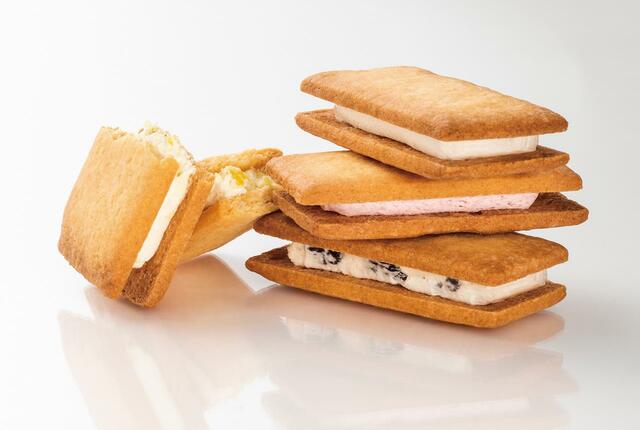 「プレミアムミルキーバターサンド」＜各税込216円／＜5個入ブック型BOX＞税込1,201円/＜10個入＞税込2,160円＞【西洋菓子舗 不二家】