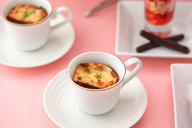 「オニオングラタンスープ」＜期間：2024年12月1日～2025年2月28日＞【キラキラ苺スイーツ＆ホテルグルメの3段ティースタンドで優雅に楽しむ「ロイヤルアフタヌーンティーセット～いちご～」開催】　