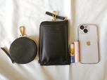 スマホポーチには携帯、丸型ポーチにはリップが入るくらいの大きさ
