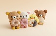 【リラックマ×ミスタードーナツ】「ドーナツまくまくぬいぐるみ」各4,180円／並べて飾ってもかわいい全4種類