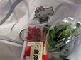 見づらいですが、缶詰や野菜、納豆などが入り、まだまだ余裕があります