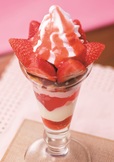 北海道ソフトのいちごパフェ