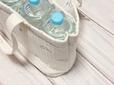 2Lペットボトルを立てて入れると、蓋部分がやや飛び出すものの、すっぽり収まる高さがあります！