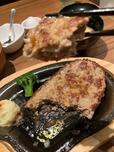 もぐもぐ食べまくっても、まだ半分以上残っている。やはりでかい。【びっくりドンキーの「今年もガリバー！」】