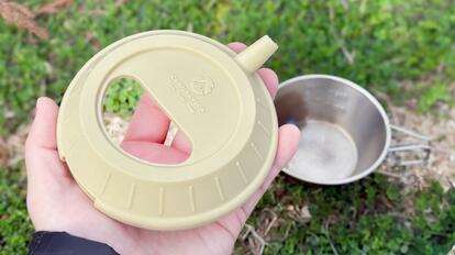 身軽で行きたい登山やキャンプに。シェラカップを「ケトル」に変身