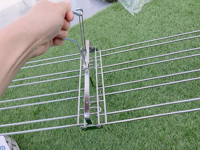 【カインズ 乾きやすく竿に掛けやすいステンレスタオルハンガー】ベランダに置きっぱなしでもOK