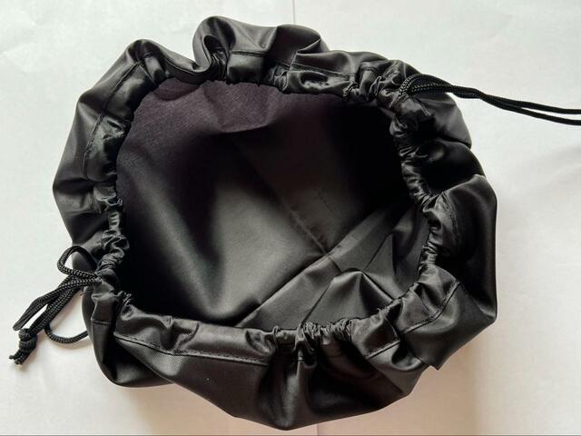 【セリア らくちんキンチャク】ちょっと絞った状態にしてから荷物を入れても使いやすい