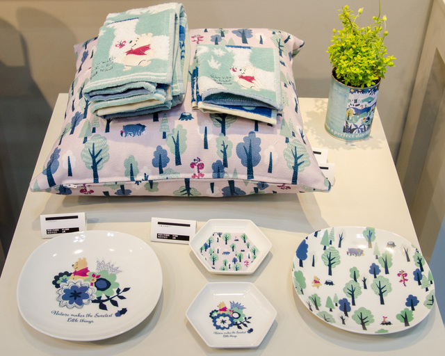 食器やタオル、プランターも同シリーズで展開。普段ない色合いです。