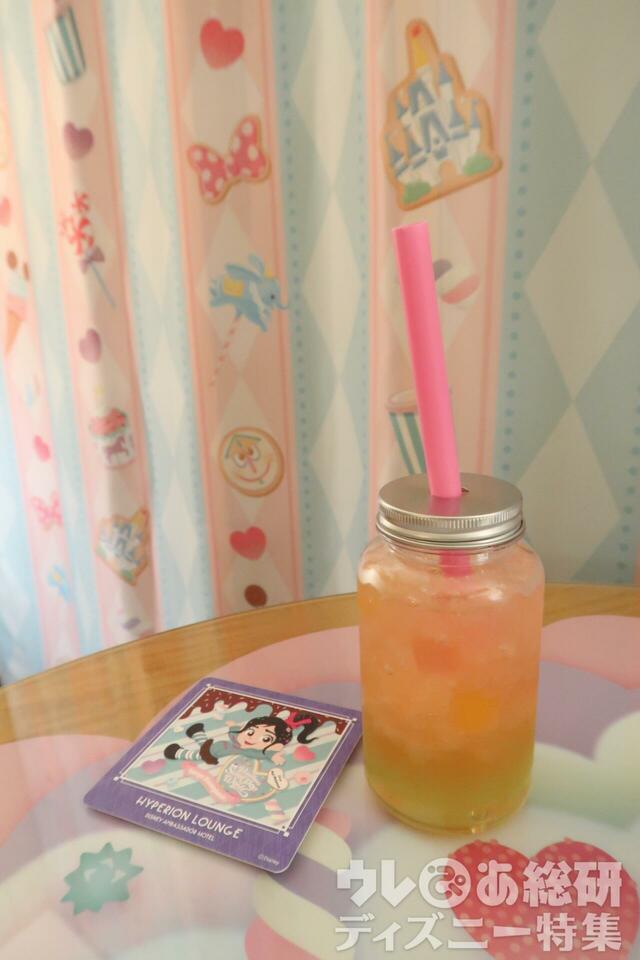 宿泊者限定　ハイピリオン・ラウンジ　ディズニー・パルパルーザ“ヴァネロペのスウィーツ・ポップ・ワールド”テイクアウトドリンク