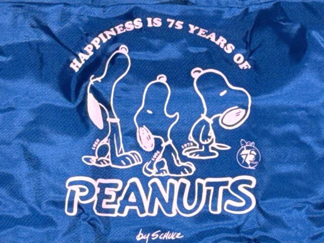 前面にピンクで各年代のスヌーピーが大集合！かわいすぎる〜♪
