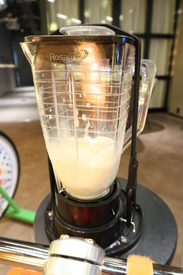 【BEB5土浦】メロンスムージー 30秒以上漕いでシェイク