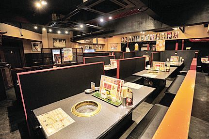 関西・焼肉の名店15／焼肉問屋 闇市（尼崎）　内観