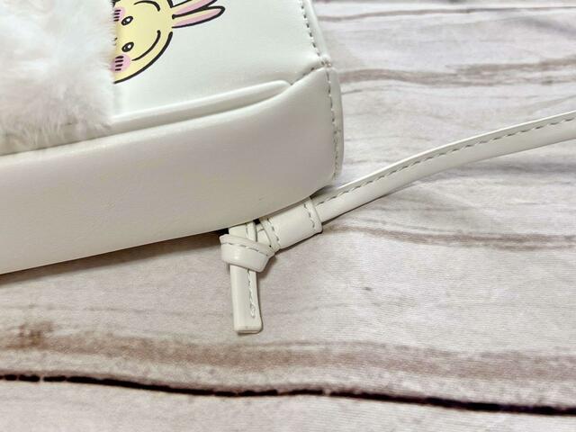 ショルダーストラップは結んで調整する仕様【GU（ジーユー）ショルダーポーチ Chiikawa】