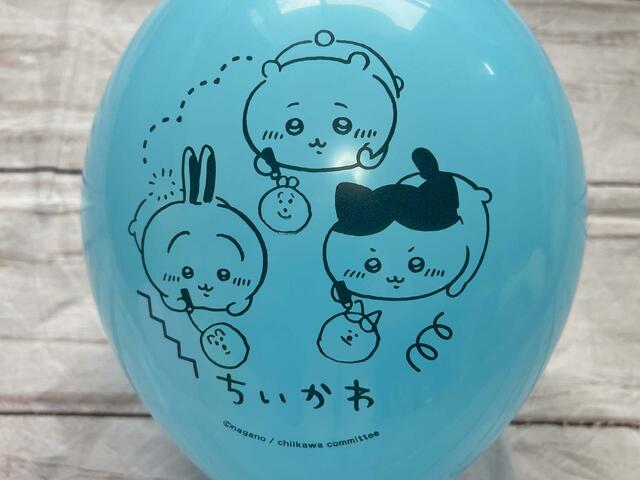 ブルーはお絵描き遊びをするちいかわ、ハチワレ、うさぎのイラスト入り