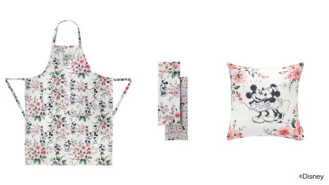 エプロン ミッキー&ミニーブーケ ¥4,600/ティータオル 2セット ミッキー&ミニーブーケ ¥2,000/ クッション(40×40cm)ミッキー&ミニーブーケ ¥4,200