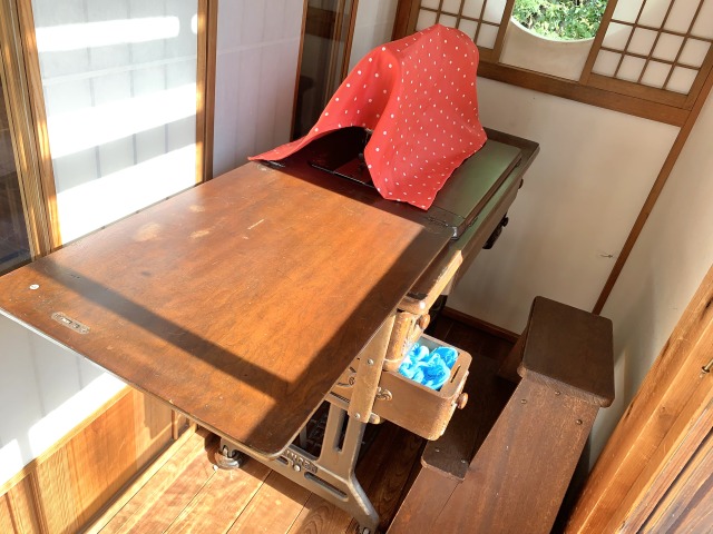 足踏みミシン
