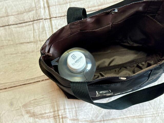 550mlのペットボトルがすっぽり収まる大きさ！