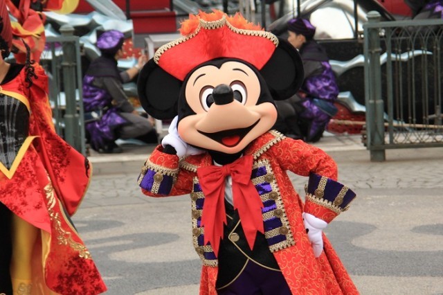 火山を噴火させてご満悦の様子