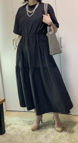 【ワークマン レディースニュートラルフレアワンピース】ヒールとパールアクセサリーを合わせるだけでフォーマルにも使えます