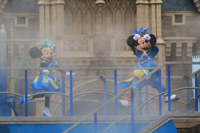 ずぶ濡れエンターテイメント「雅涼群舞」/TDL「ディズニー夏祭り」2015(撮影:YOSHI)