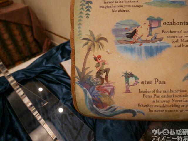 クッション 3,400円｜「ファンタジースプリングス」の壮大な美しい世界観をテーマにしたグッズ｜販売店舗：東京ディズニーシー「エンポーリオ」｜発売日：2024年5月28日（火）