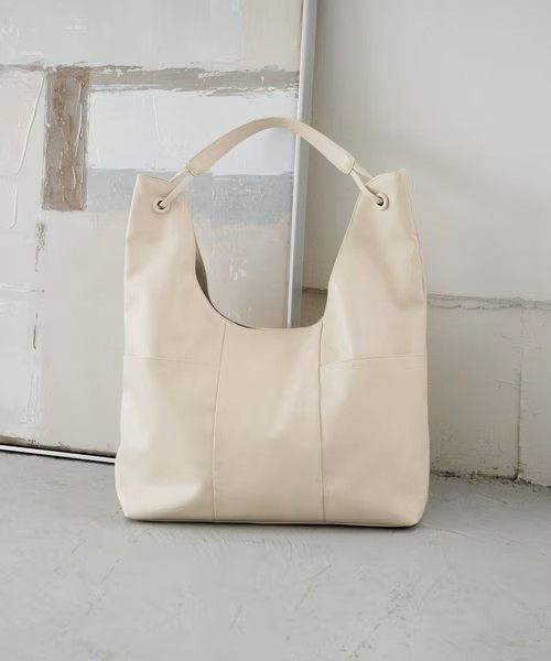 【ローリーズファームの春物バッグ売れ筋ランキング 2位】「ヤワラカルイ5ポケトートBAG」6,290円（税込）