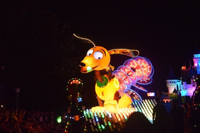 ディズニー・ペイント・ザ・ナイト・パレード｜香港ディズニーランド・リゾート