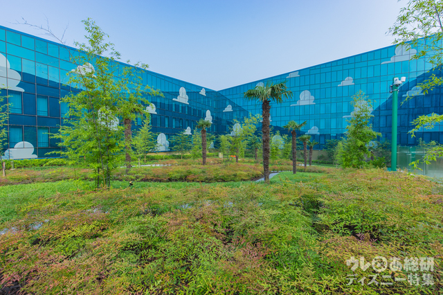 中庭には緑も豊富。