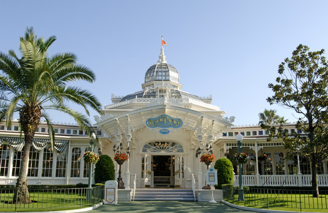 東京ディズニーランド「クリスタルパレス・レストラン」｜昼夜はブッフェ提供です