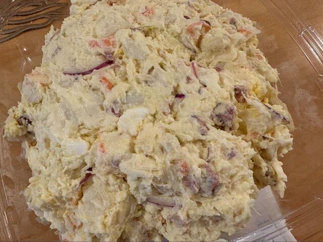 【コストコ　6種の具材のポテトサラダ】じゃがいもはホロっとやわらかく、食感の違いが楽しいひと品♪