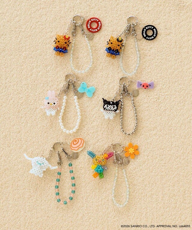 【LOWRYS FARM×サンリオキャラクターズ】ビーズキーチャーム／各2,490 円（税込）カラー展開:ハローキティ日焼けブラック、ハローキティ日焼けレッド、シナモロール、マイメロディ、クロミ、ウサハナ