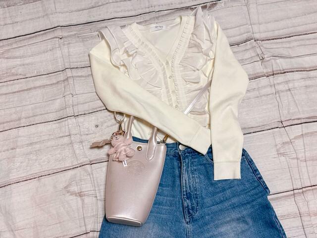 カジュアルなデニムコーデには斜めがけで♪