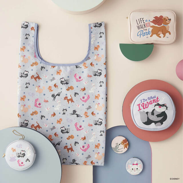 ポーチ付きバッグM ¥2,750、ダイカットポーチ 各¥2,200、ミニミラー各¥770|Afternoon Tea LIVING「Disney CATS&DOGS COLLECTION」