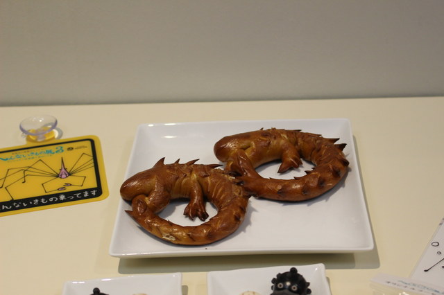 アルマジロトカゲパンは甘すぎず食べ応えあり！※4/21(日)までの期間限定で、カナロアカフェminiで発売中