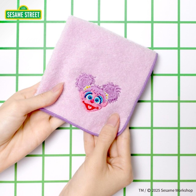 【セサミストリート新商品】「ハンドタオル」880円／ふわふわの手触りで、毎日使いたくなるハンドタオル