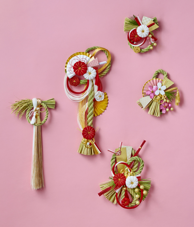 国産の稲わらを使用したしめ縄と縁起物を組み合わせた5種類とナチュラルでドライな素材を使用した2種類の計7種類