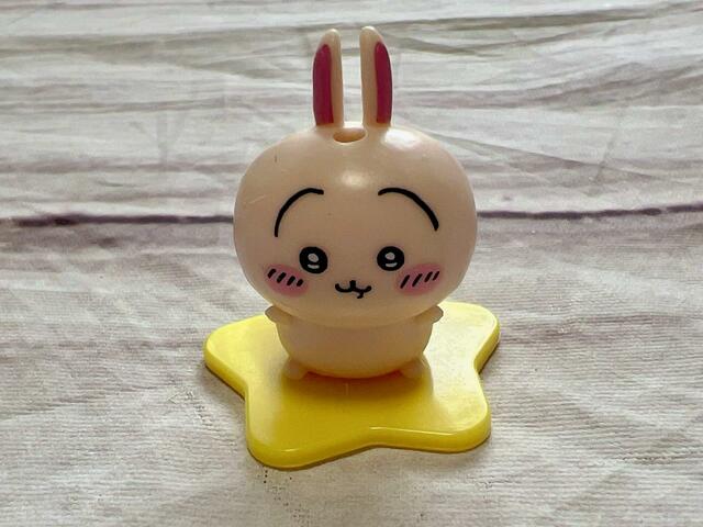 【最新付録 ちいかわガシャポン】ちいかわの親友、うさぎ。長いお耳がキュート!