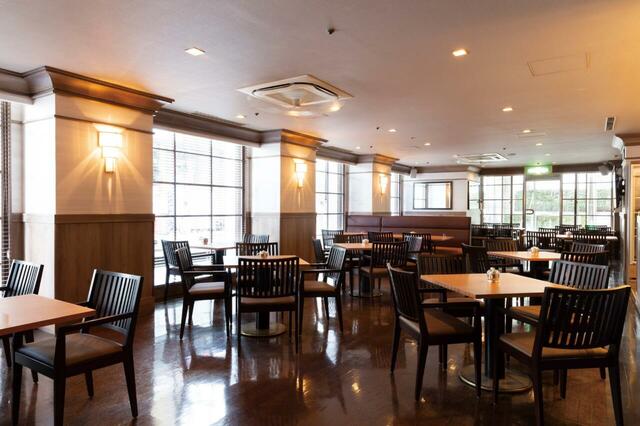 「ブラスリーミリーラ・フォーレ内観」＜期間：2025年3月31日〜＞【優雅なランチタイムにおすすめ♪「ローズホテル横浜」の平日限定ランチメニューがリニューアル！】